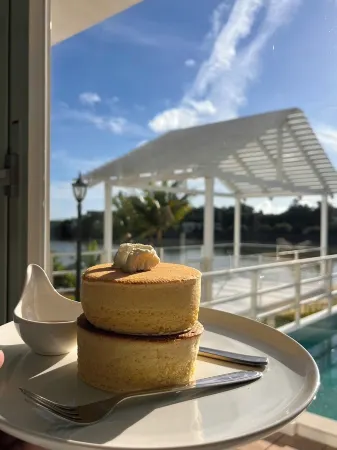 Shallows Отели рядом с достопримечательностью «Benthos Divers»