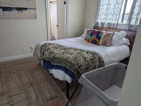 Charming 2-bedroom townhome with AC, WiFi in awesome Hermosa Beach Отели рядом с достопримечательностью «Hermosa Beach Pier»