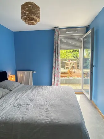 Charming Haussmannian apartment, designer decor & jacuzzi near Montmartre