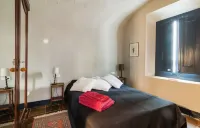 Fantastic House with pool and parking near the center of Begur