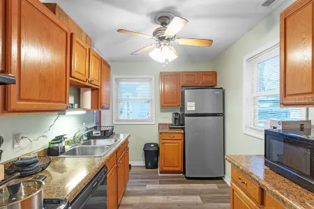 MSU area, 65in TV, elevated deck, pers welcome