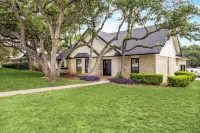 Family Retreat in the Heart of San Antonio! Heated Pool - Hot Tub - Game Room