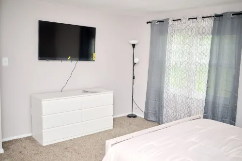 Cozy 4-bedroom bungalow with AC, fitness room near DC