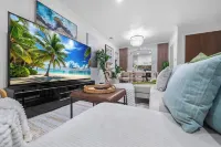 4BR/2Bth Hot Tub, King Bed, 80" TV, Gated Yard, Ranch Hotel a El Cajon