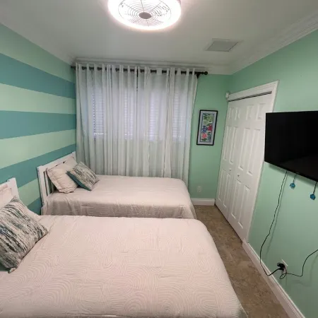 2-bedroom house in Nassau near downtown and the beach with Wi-Fi and AC