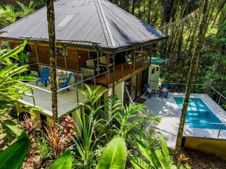 Casa Serena · Secluded Jungle Retreat w/ Pool, Walk to Beach