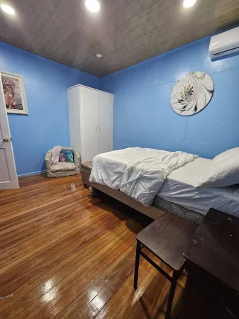 Delightful 2-bedroom, 2-bath Georgetown apartment offers comfort & convenience