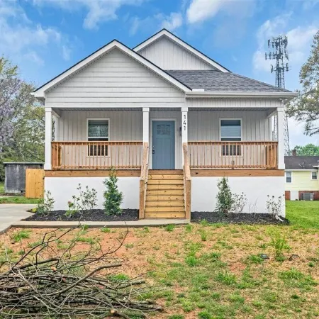 Greer Urban Retreat 3-bedroom house near DT Greer!