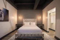 1 Bedroom Luxury Bi-Level Condo in Downtown Buffalo - Rooftop Bar, Bowling Alley