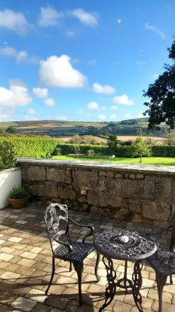 Acorn Cottage  within easy reach of West Cornwall and the Lizard peninsular. Отели в г. Хельстон