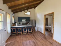 Charming 2-bedroom house near Volcanoes National Park with WiFi.