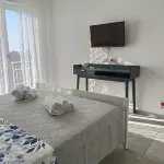 Apartment with sea-view balcony from which to admire magical sunrises. Hoteles en Castro