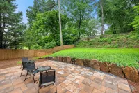 Luxury 5BR Home • Built 2022 • Near Buckhead & Midtown Hotels in North Druid Hills