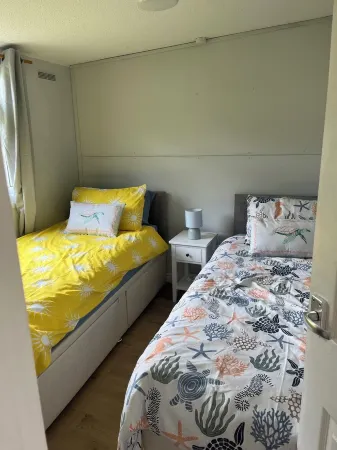 Sunshine chalet pet friendly sleeps 4 Отели рядом с достопримечательностью «The Burton at Bideford Art Gallery and Museum»