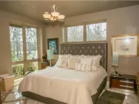 2 Kings | Chapel | Jet Tub | Elevator | DT 12 mins 馬歇爾酒店