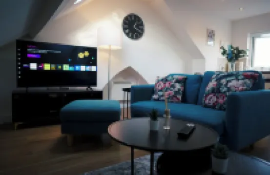 5 Min Walk to City! Stadium View 3 Bed Apartment