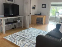 Charming waterfront 2 bedroom with bonus room that sleeps 8 in scenic Cedar Key فنادق في سيدار كي