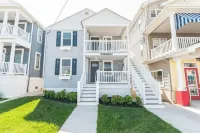 Coastal Centrally Located - 2 bd /1 bath 2nd Floor Unit