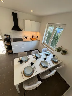 Bavaria Home: Apartment with terrace - kitchen - parking Hotels in Wolnzach