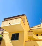 DaNiCo Residence: splendid and bright renovated holiday home with parking space