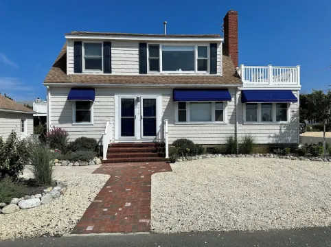 Beautiful views of sunsets over the bay and walking distance to the beach.
