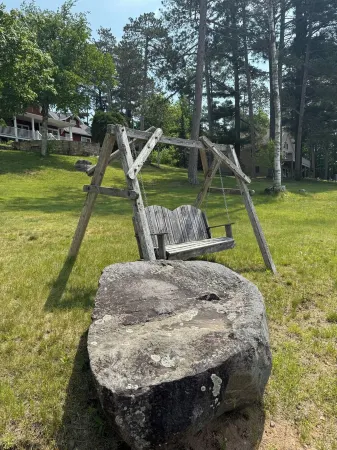 Lakeside Getaway – Spacious 3BR/2BA Cabin