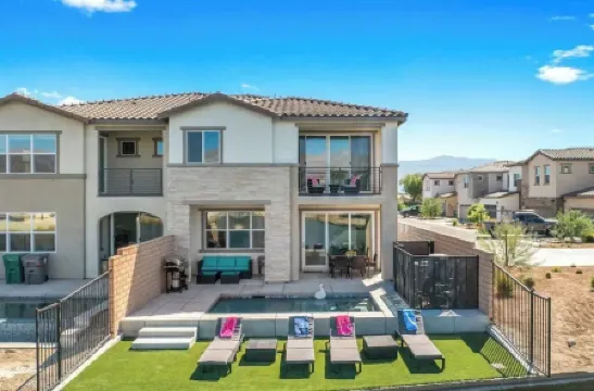 Lakefront Luxury Villa 4 bedroom+loft with Pool