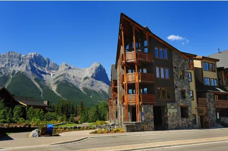 Gorgeous Luxury Mountain View Condo Отели рядом с достопримечательностью «WhiteFish - BowRiver - ElkFlats Loop»