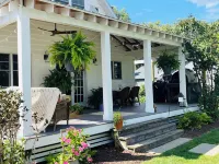 Charming 3-bedroom farmhouse water-front near Saratoga Springs Hotel a Saratoga