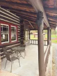 Charming 2-bedroom cabin in welcoming Chestertown with Lake Views and WiFi