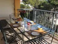 F2 IN RESIDENCE WITH SWIMMING POOL