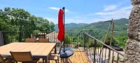Renovated country house right next to hiking trails. Hotels in Labastide-sur-Bésorgues