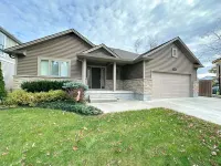 Walk to Grand Bend Main Beach | Sleeps 8 | Family Friendly | Heart of Grand Bend