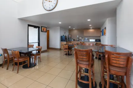 Super 8 by Wyndham Tucson/Grant Road Area AZ