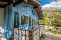 Loose Moose Lodge – Family Chalet, Fireplace, Ski!