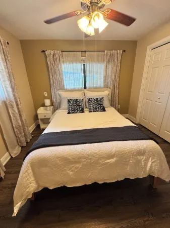 Beautiful Canal Home & Private Pool in Sarasota- Boater Paradise, Slip Included!