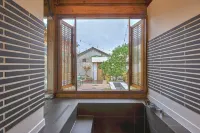 A Hanok with a beautiful garden - 4-Star