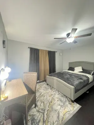 Entire Luxurious Home. Free parking+Fast Wi-Fi Central Location. Private Getaway Hotels in Chicago Heights