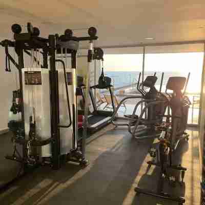 Impressive oceanview condo. Floor 15; pool, sauna & jacuzzi. Fitness & Recreational Facilities