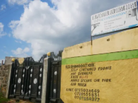 เดอะ พีซฟูล เดน โรงแรมใน