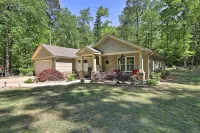 Family-Friendly Home w/ Lake Oconee Access + Patio - 3-Star