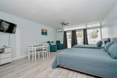 Beautiful Condo 127 with AC in charming Cedar Key