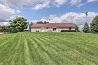 Charming Williamstown Retreat w/ Private Yard - 3-stjärniga