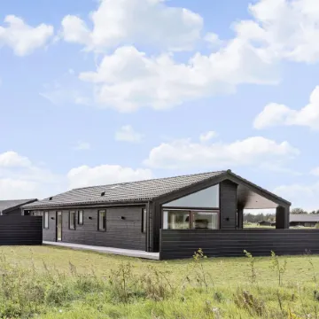 "Frithbjorn" - 900m from the Sea