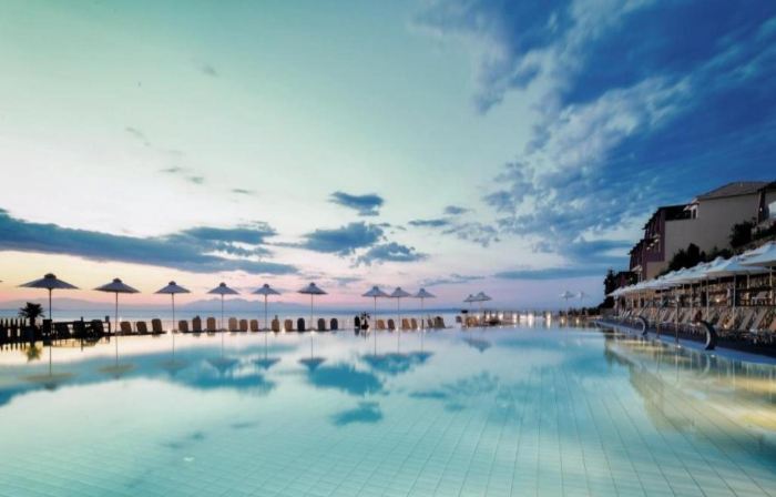 Louis Apostolata Island Resort