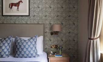 Horse & Jockey Hotel