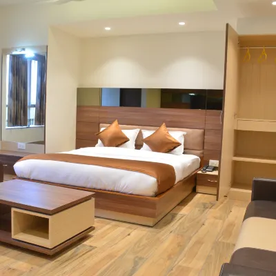 Hotel 4 Point Hotels near Sant Shri Asharamji Ashram