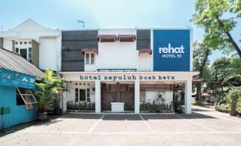 Rehat at Hotel 10 Buah Batu