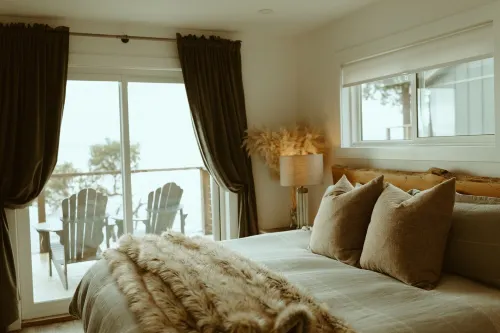 Coastal Storm Watching Retreat, Pet Friendly, Sauna (ADD-on) Hot Tub & Fireplace Hotel a qathet