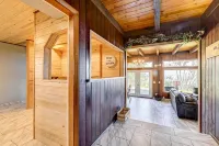 Pet-Friendly Grants Pass Home w/ Hot Tub! - مطابخ